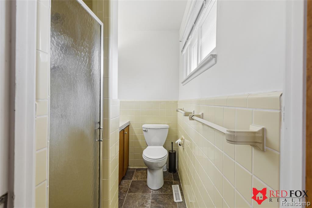 5368 Oaktree Court, Flint, MI 48532 — Photo 30