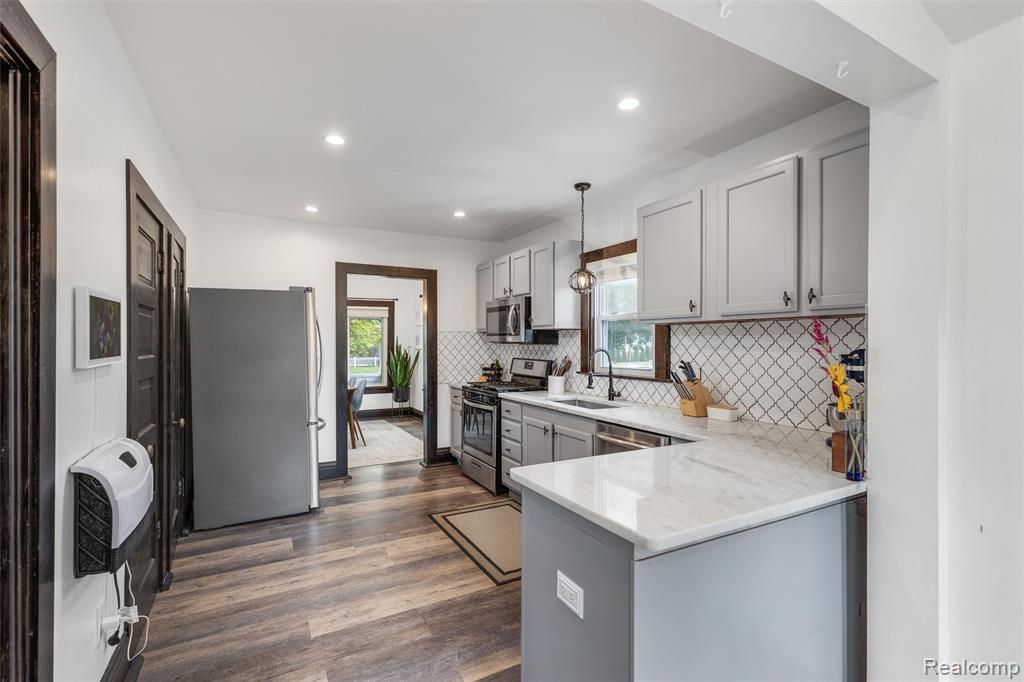 709 E Clinton Street, Howell, MI 48843 — Photo 12