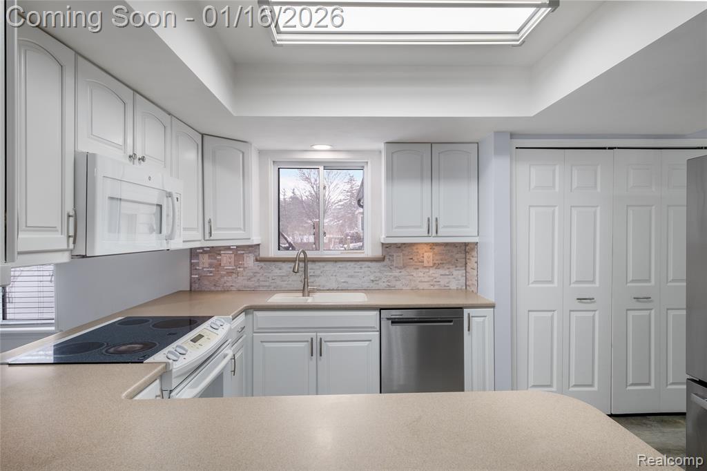 6315 McKenzie Drive, Flint, MI 48507 — Photo 8