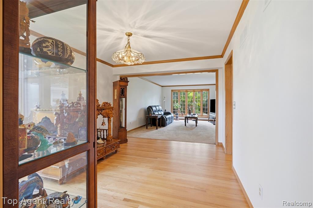 52825 Seven Oaks Drive, Utica, MI 48316 — Photo 15