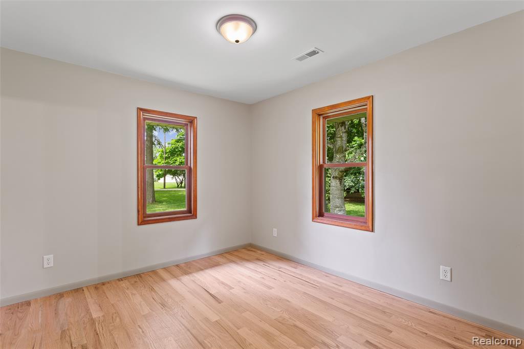 4408 S Lake Drive, Newport, MI 48166 — Photo 12