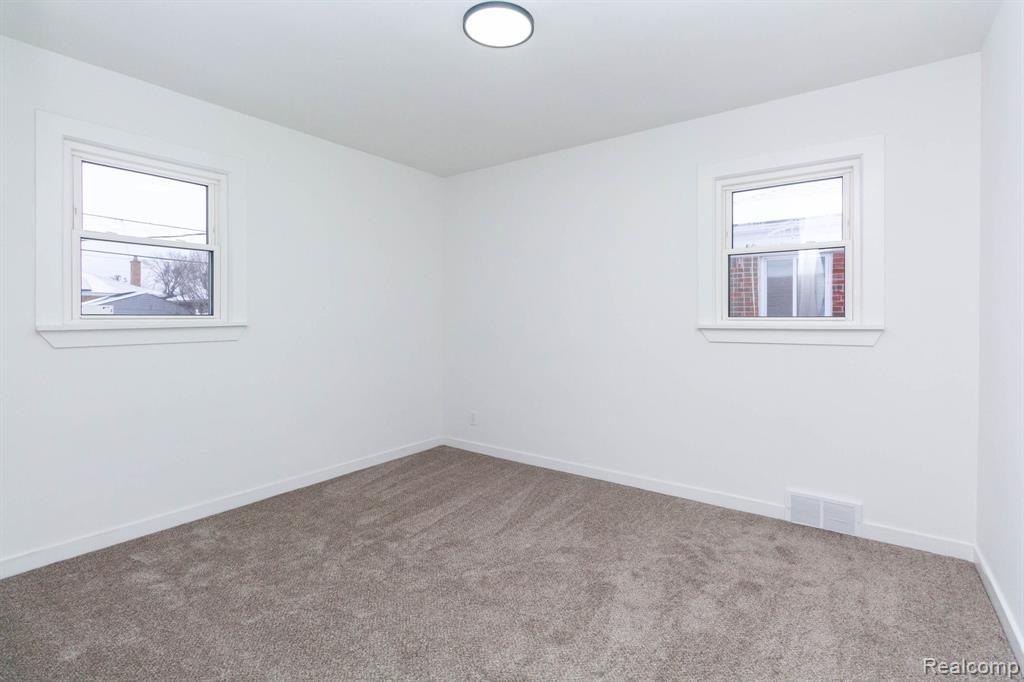 18099 Oak Avenue, Eastpointe, MI 48021 — Photo 15