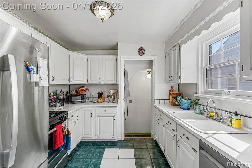 713 Riverbank Street, Lincoln Park, MI 48146 — Photo 8