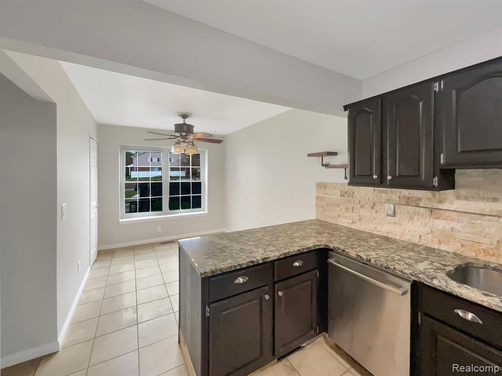 20826 W GLEN HAVEN Circle, Northville, MI 48167 — Photo 11