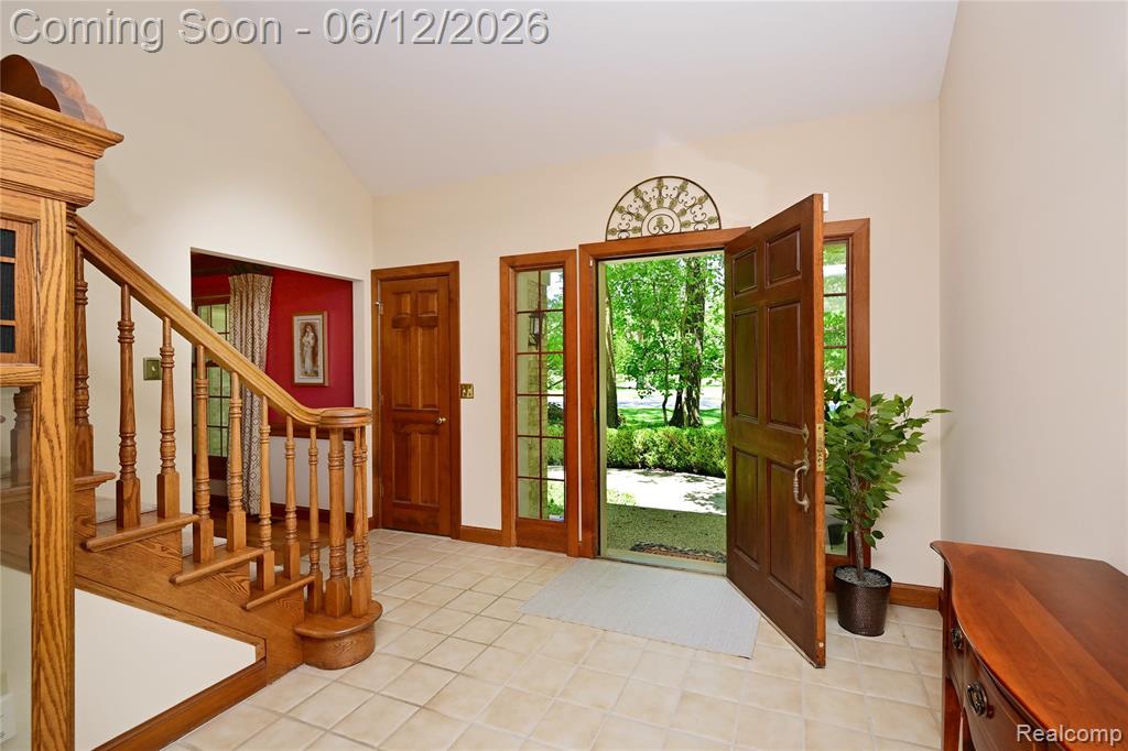 5684 Sussex Court, Troy, MI 48098 — Photo 4