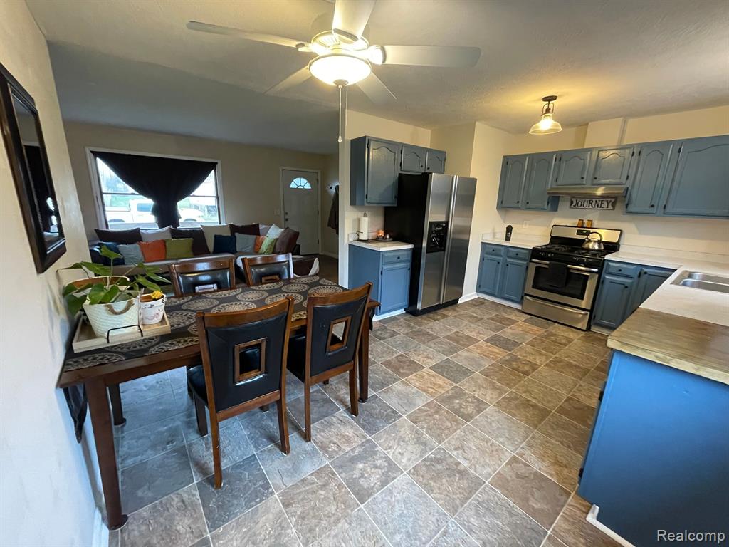 411 S CLARK, Webberville, MI 48892 — Photo 2
