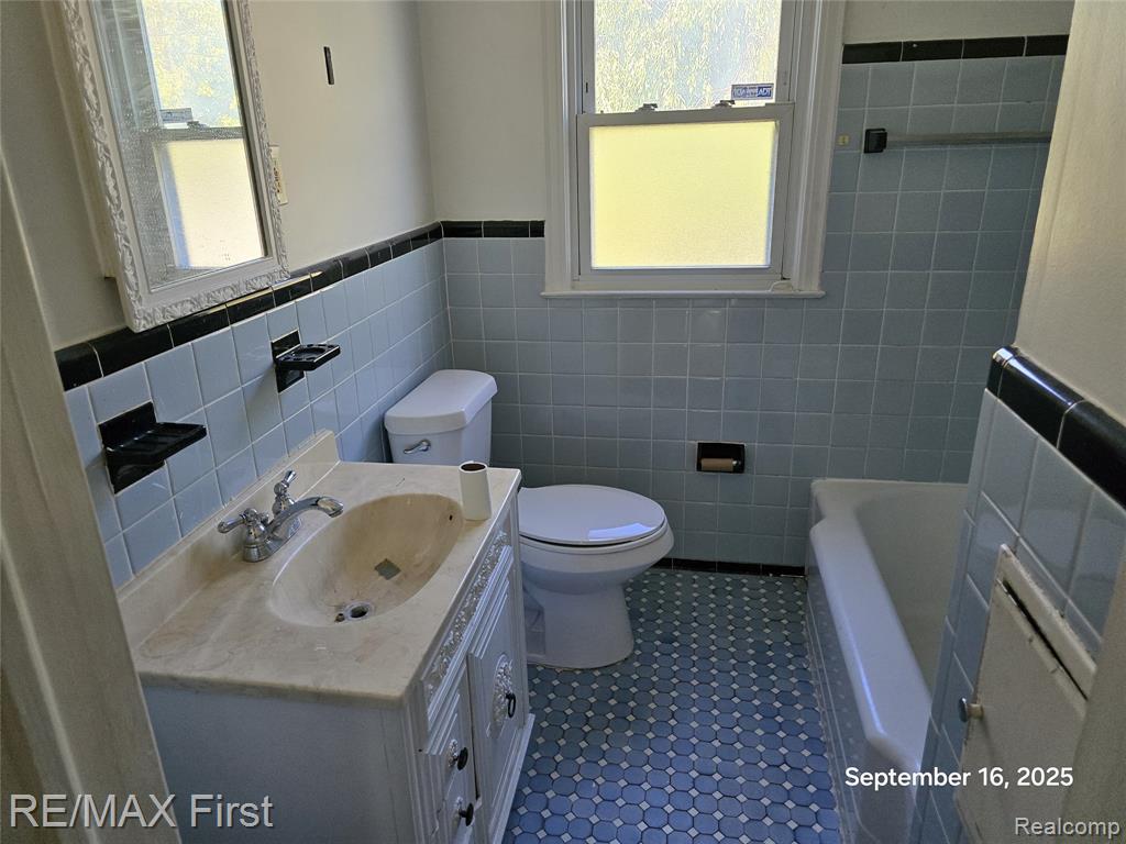19341 Woodside Street, Harper Woods, MI 48225 — Photo 5