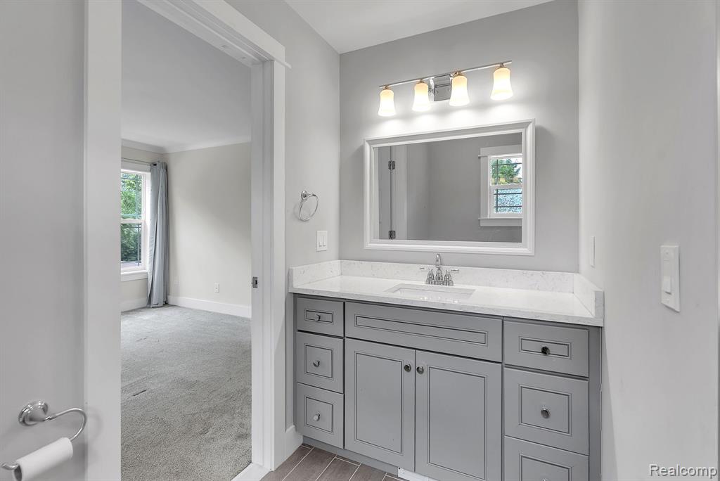 423 Woodlawn Ave, Royal Oak, MI 48073 — Photo 17