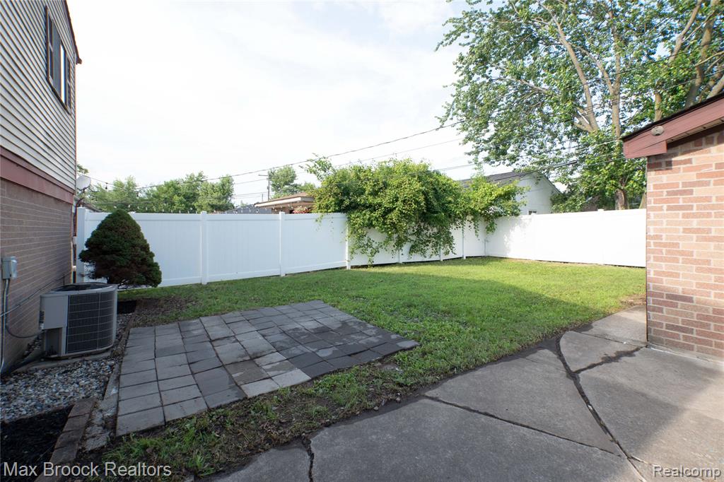 8212 Carrousel Boulevard, Westland, MI — Photo 28