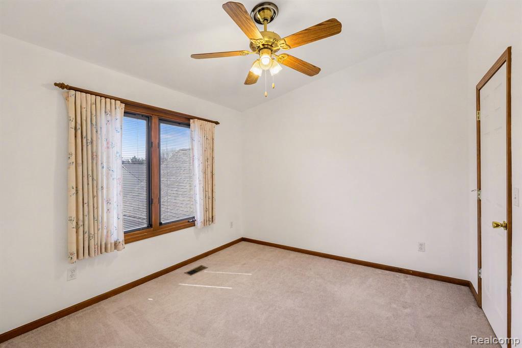 1085 Linda Dr, Davison, MI 48423 — Photo 10