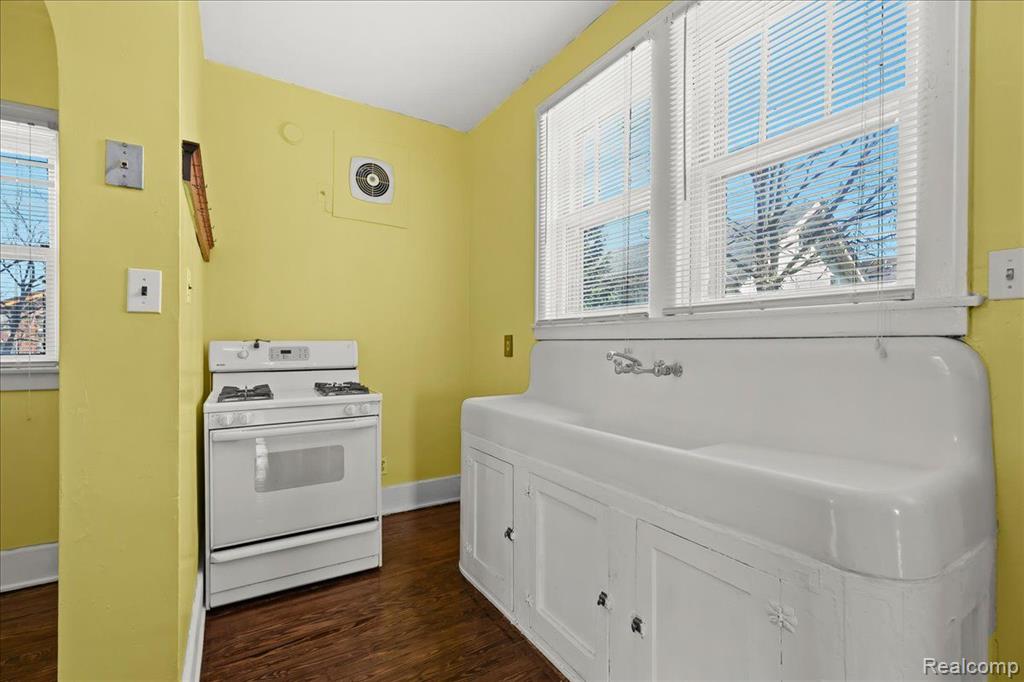 55 MOSS Street, Highland Park, MI 48203 — Photo 17