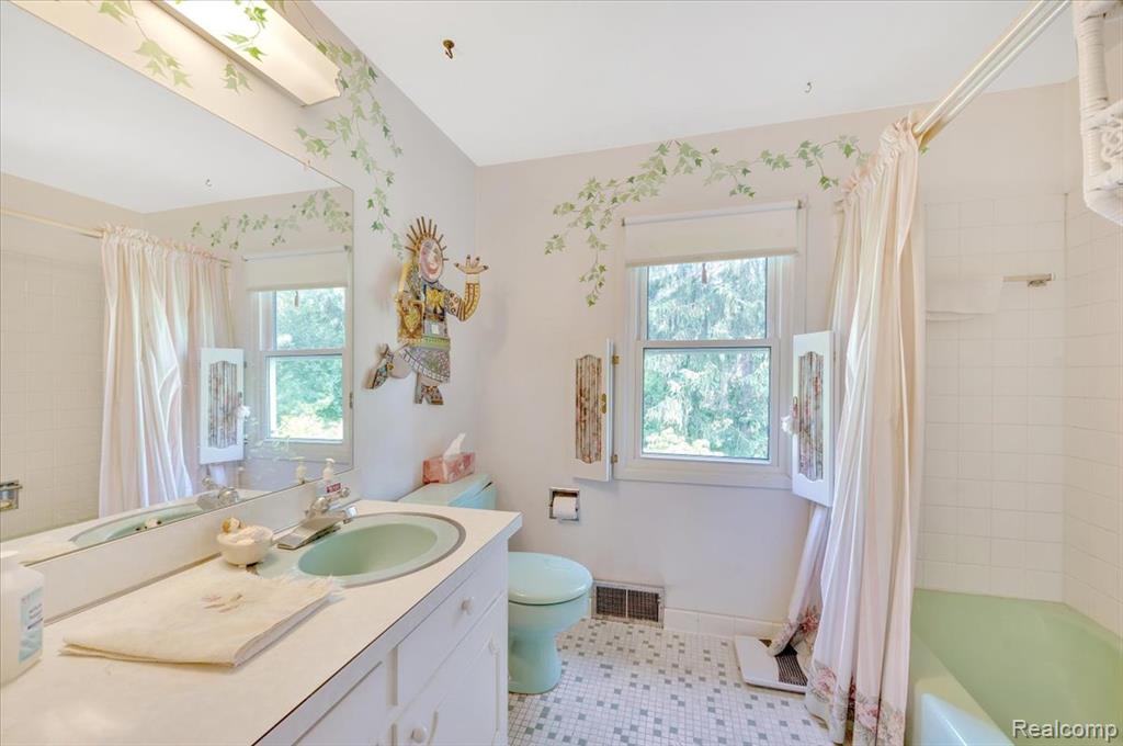 5116 Mohr Valley Lane, Bloomfield Hills, MI 48304 — Photo 21