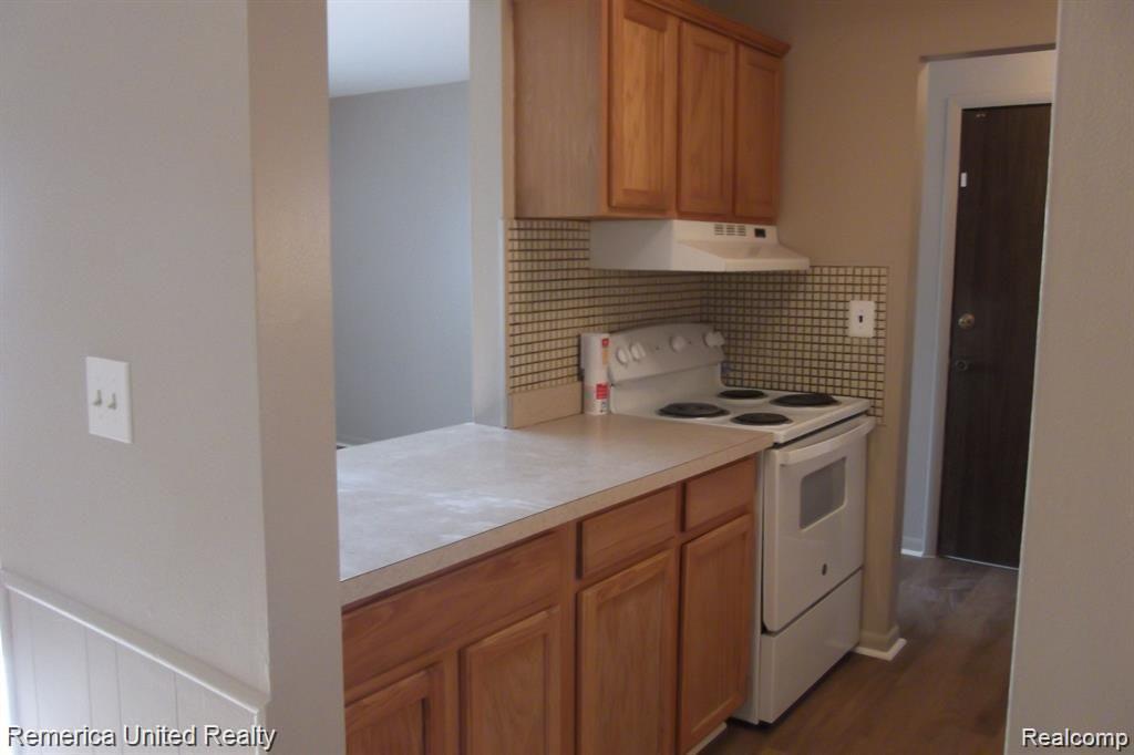 7020 VILLA Drive, Waterford, MI 48327 — Photo 5