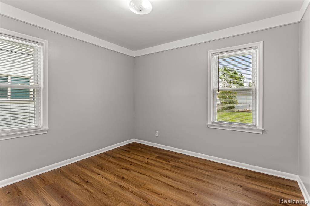 8306 HELEN, Center Line, MI 48015 — Photo 16