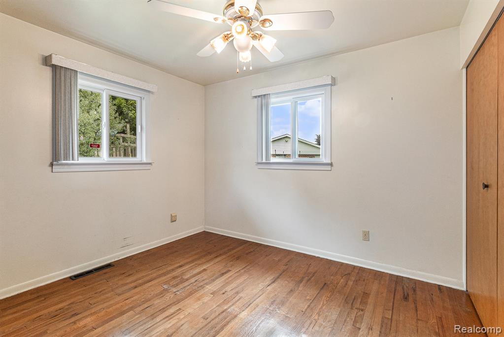 4425 Old Colony Drive, Flint, MI 48507 — Photo 35