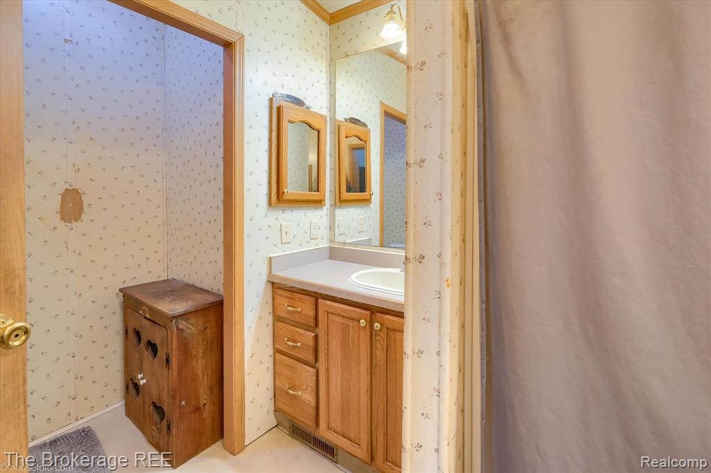 8247 N Center Road, Mount Morris, MI 48458 — Photo 36