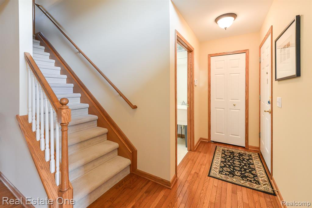 938 MILDRED J Court, Brighton, MI 48116 — Photo 6