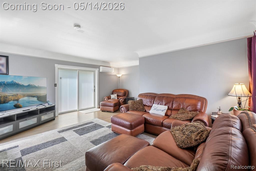 23041 Springbrook Drive, Farmington, MI 48336 — Photo 5