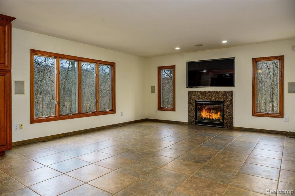 545 JUDI ANN Lane, Holly, MI 48442 — Photo 6
