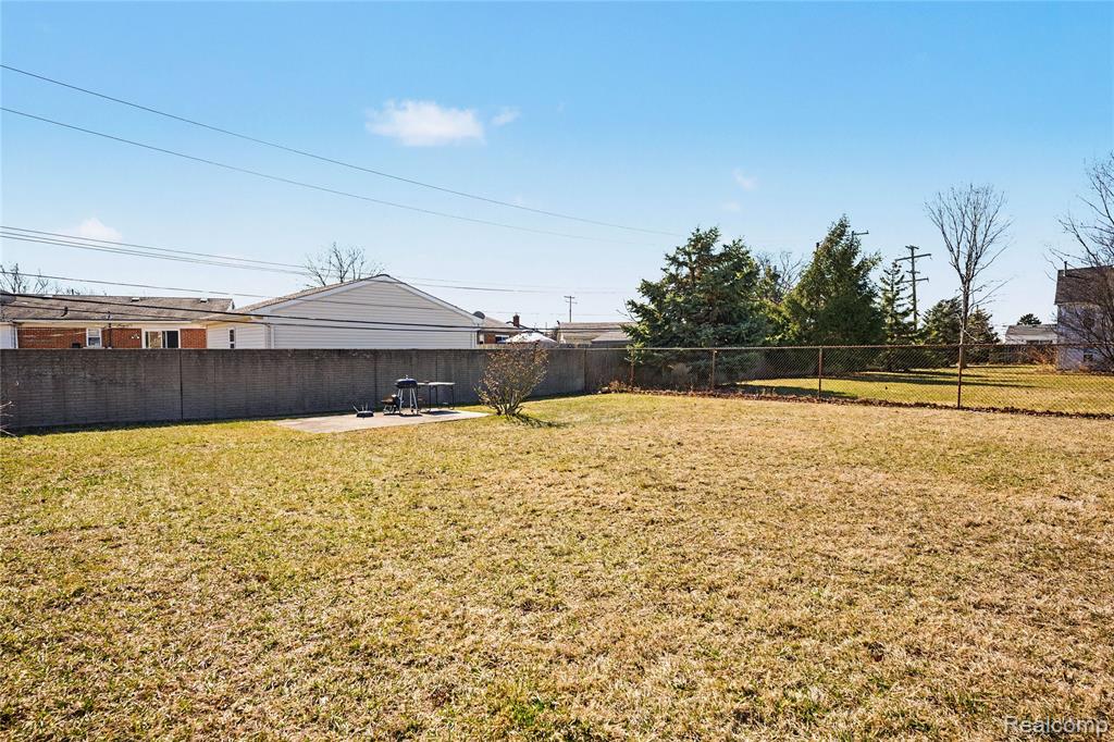 31805 Kelly Road, 25, Fraser, MI 48026 — Photo 11