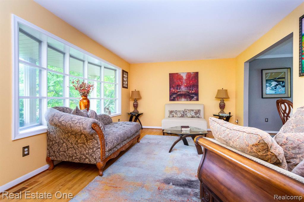 6011 Walker Drive, Troy, MI 48085 — Photo 12