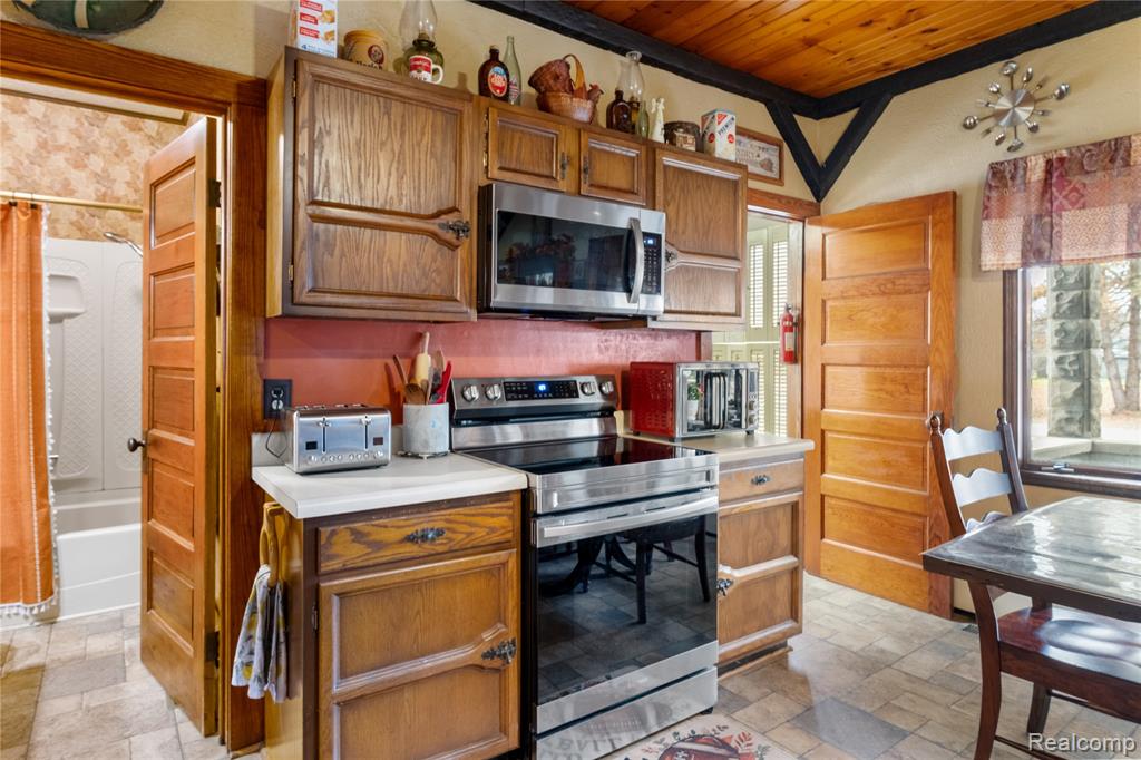 2428 Hubbard Road, Monroe, MI 48161 — Photo 12