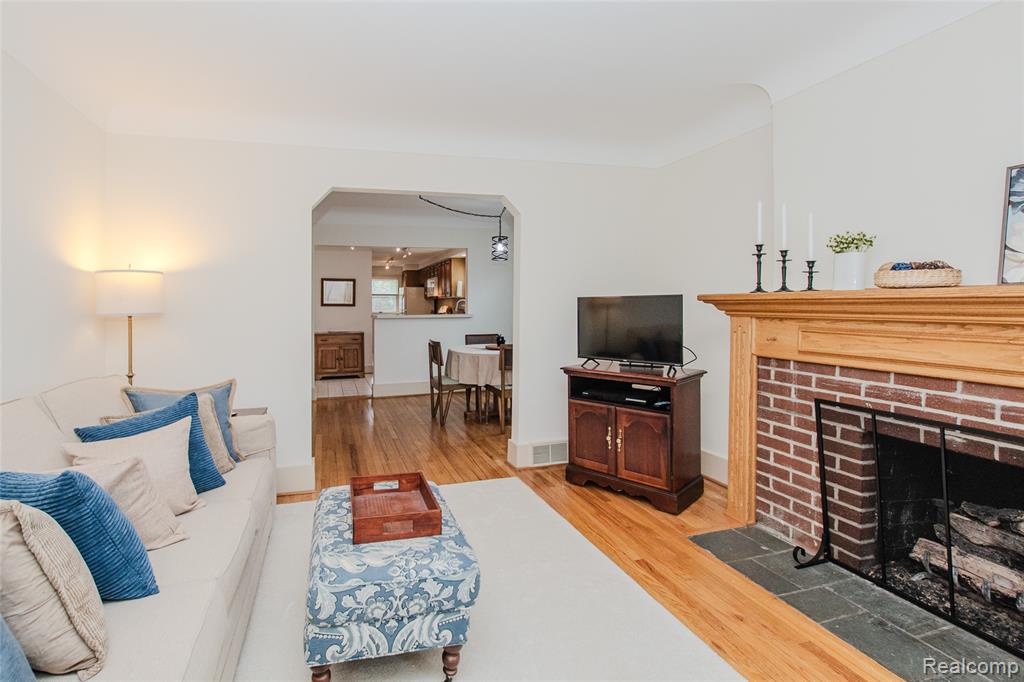 927 N Maple Avenue, Royal Oak, MI 48067 — Photo 14