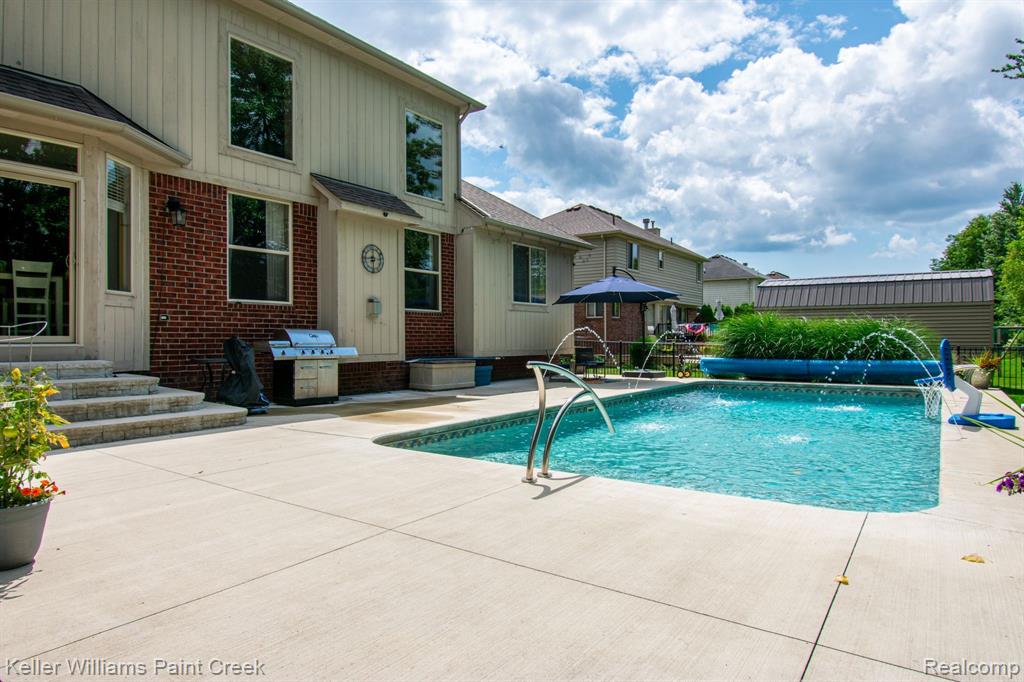 51405 CAROLINE Drive, Chesterfield, MI 48047 — Photo 9