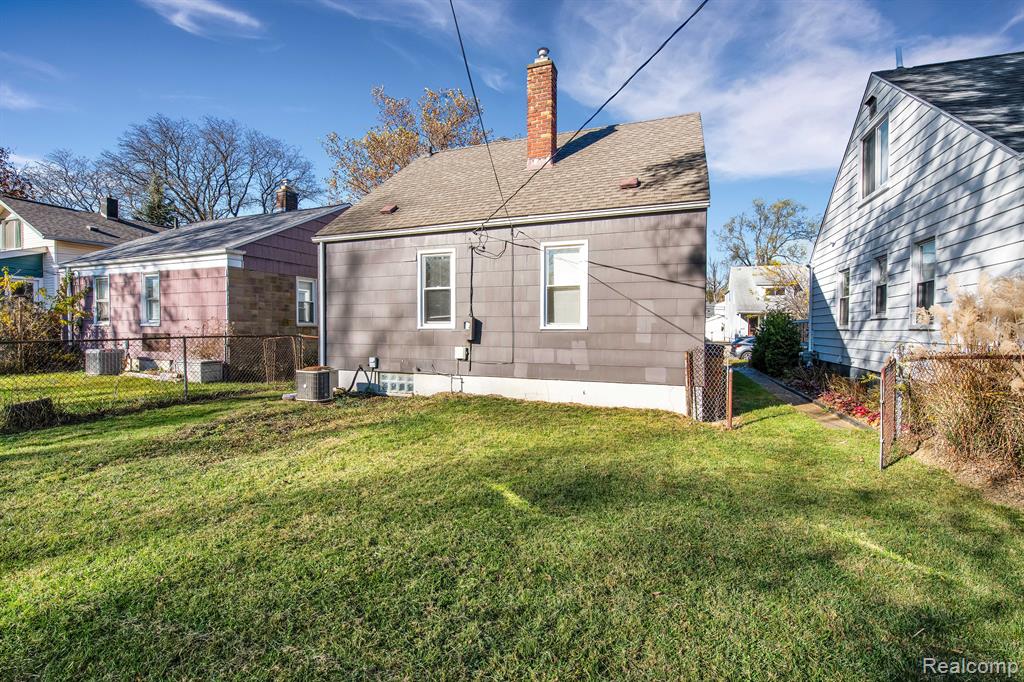564 SPENCER Street, Ferndale, MI 48220 — Photo 6