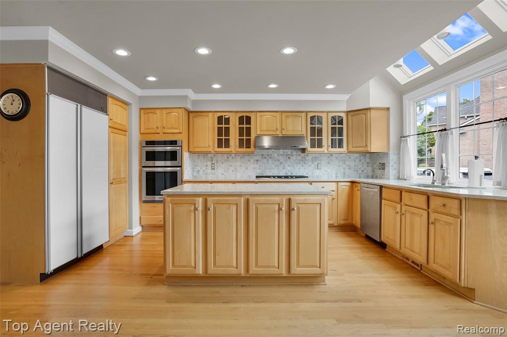 6369 Peach Tree Court, Rochester Hills, MI 48306 — Photo 14