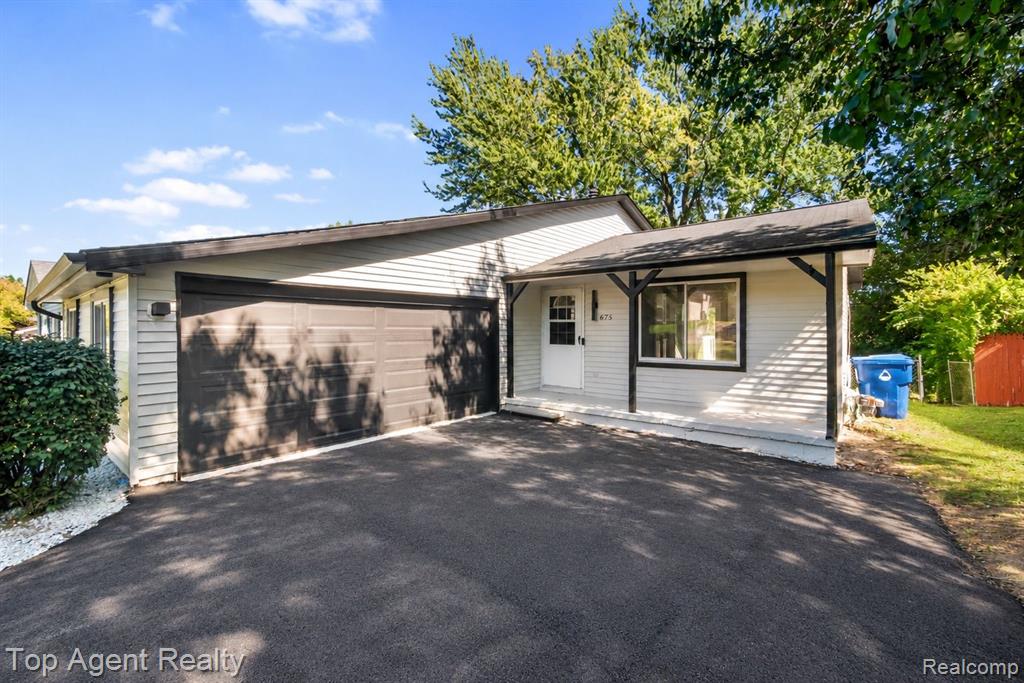 675 Woodingham Avenue, Waterford, MI 48328