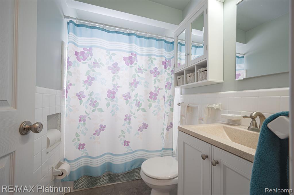 710 MANORDALE Court, Milford, MI 48381 — Photo 31