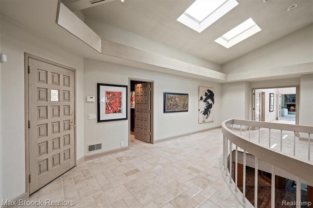 3333 W Shore Drive, Orchard Lake Village, MI 48324 — Photo 35