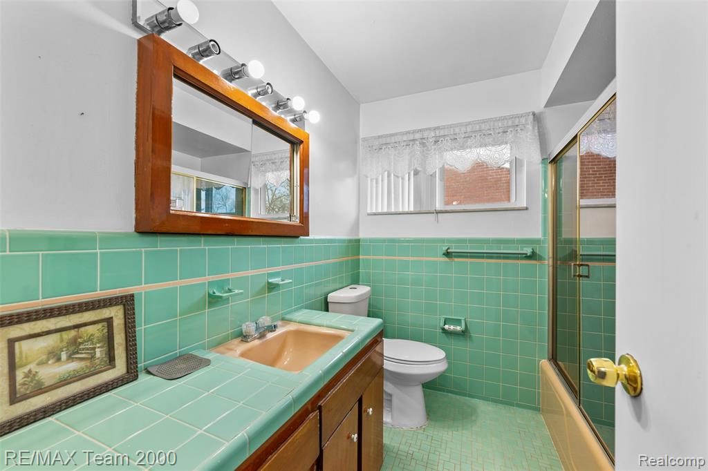 7638 N Gulley Road, Dearborn Heights, MI 48127 — Photo 15
