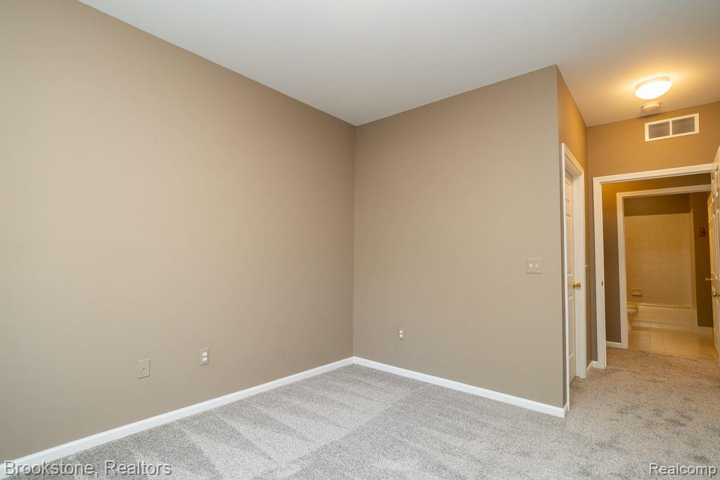 5829 TWIN OAKS Drive, Sterling Heights, MI 48314 — Photo 18
