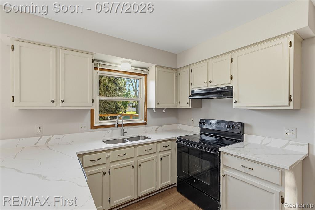 1800 Hillman Drive, Troy, MI 48083 — Photo 11