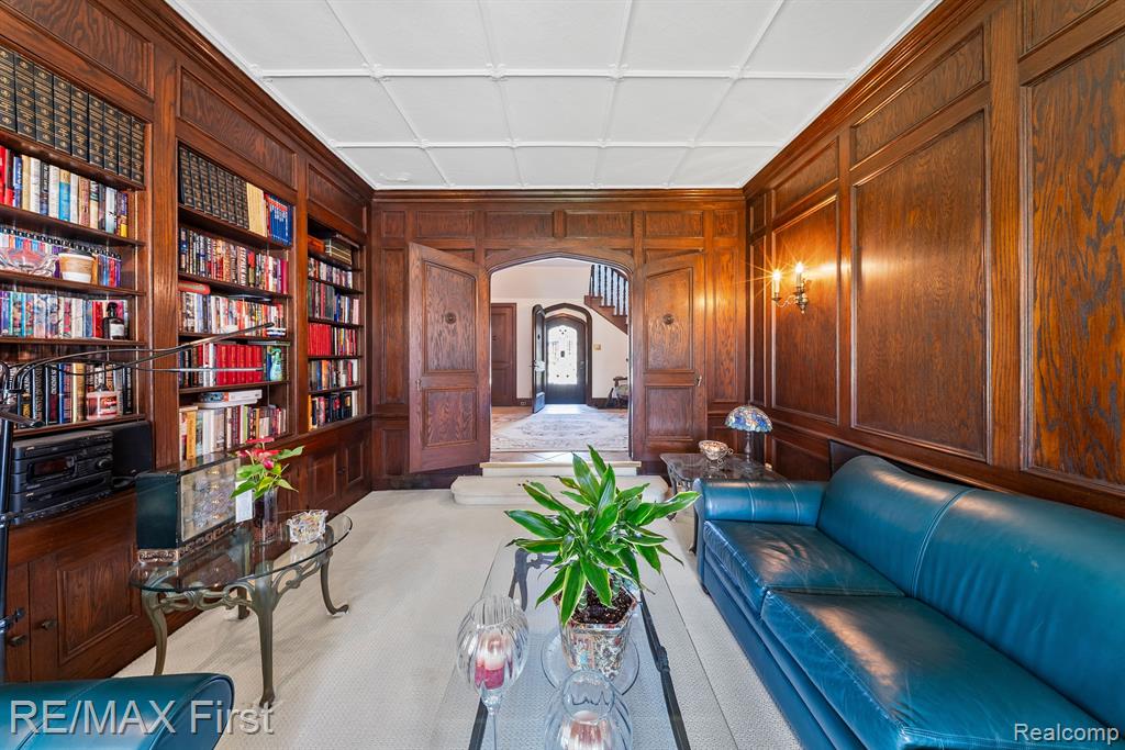 725 W BOSTON Boulevard, Detroit, MI 48202 — Photo 5