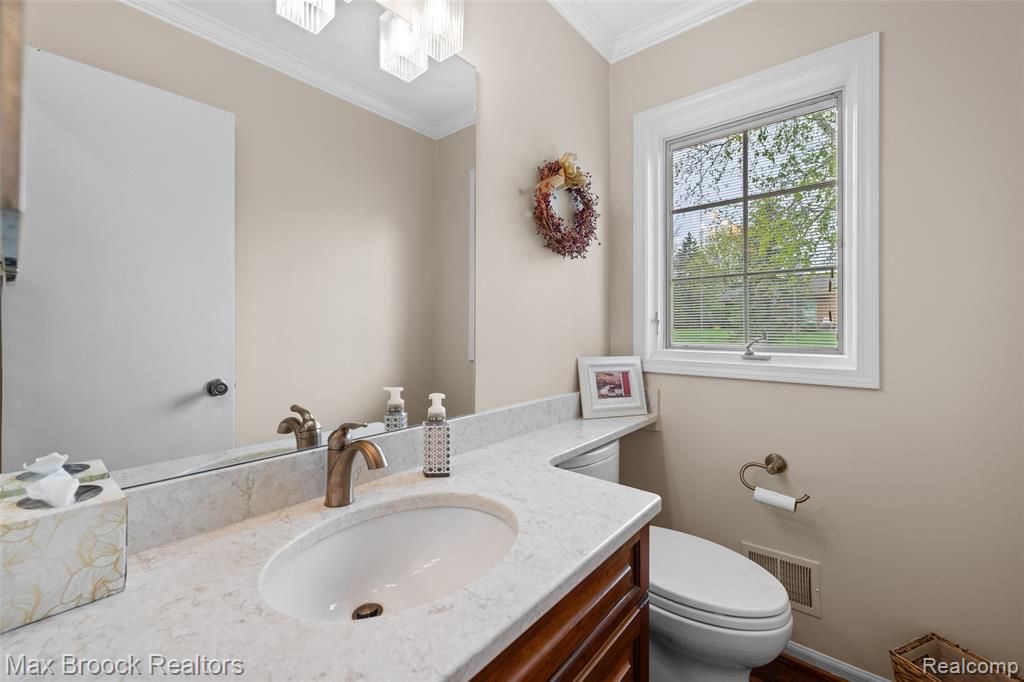 1818 Argosy Court, Bloomfield, MI 48302 — Photo 18