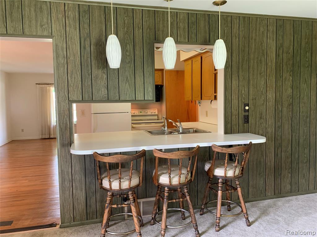 4425 Old Colony Drive, Flint, MI 48507 — Photo 8