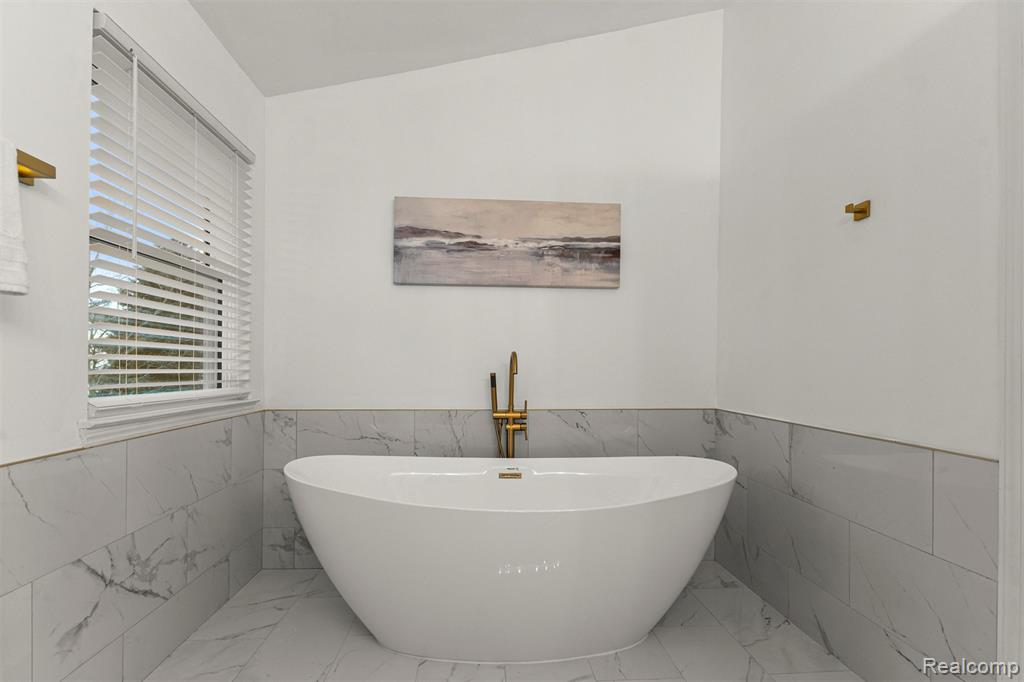 1065 Equestrian Drive, South Lyon, MI, 48178