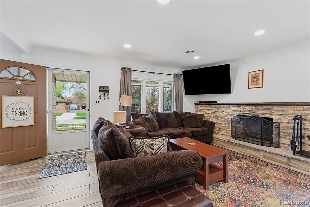 7466 Fenton Street, Dearborn Heights, MI 48127 — Photo 3