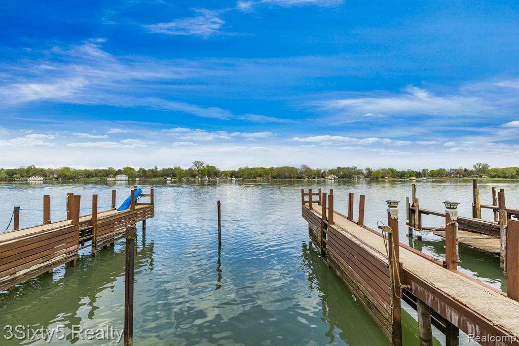2465 RIVERSIDE Drive, 312, Trenton, MI 48183 — Photo 29