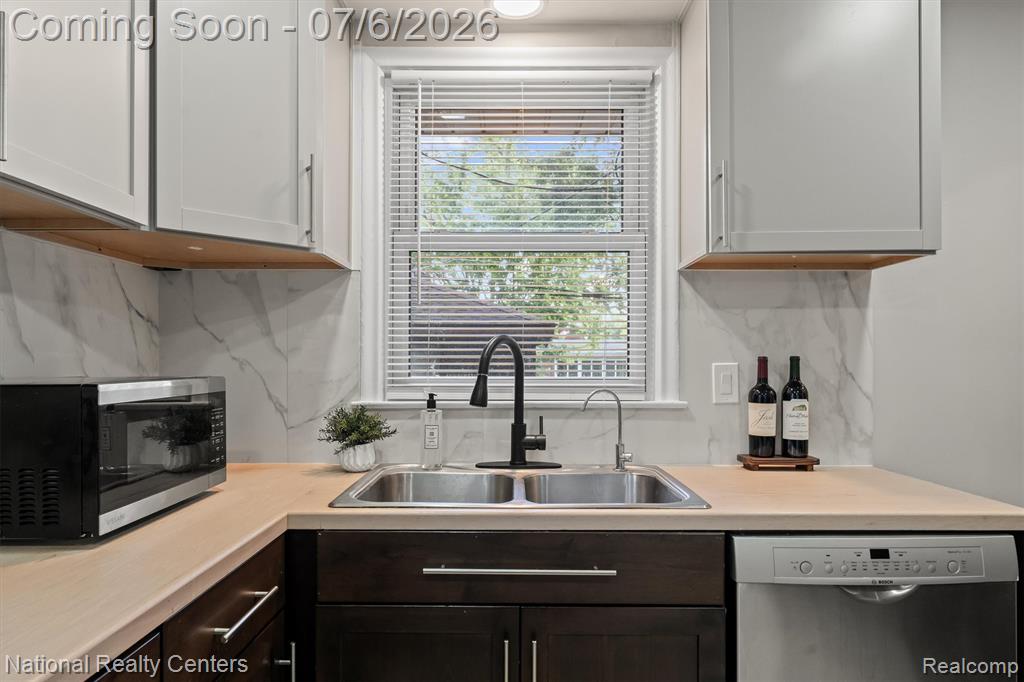 9984 Hemingway E, Redford, MI 48239 — Photo 14