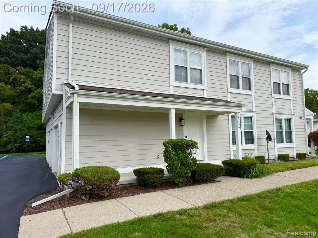 39726 Village Wood Lane, Novi, MI