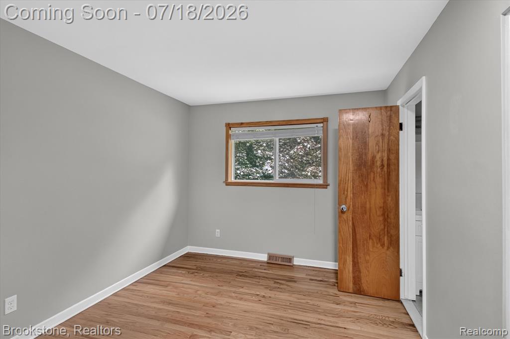 7176 Perry Lake Road, Clarkston, MI — Photo 18