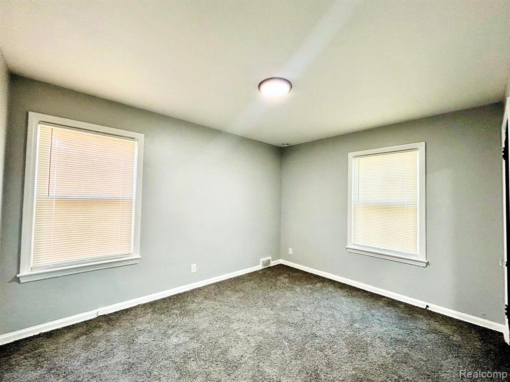 9571 E OUTER Drive, Detroit, MI 48213 — Photo 19