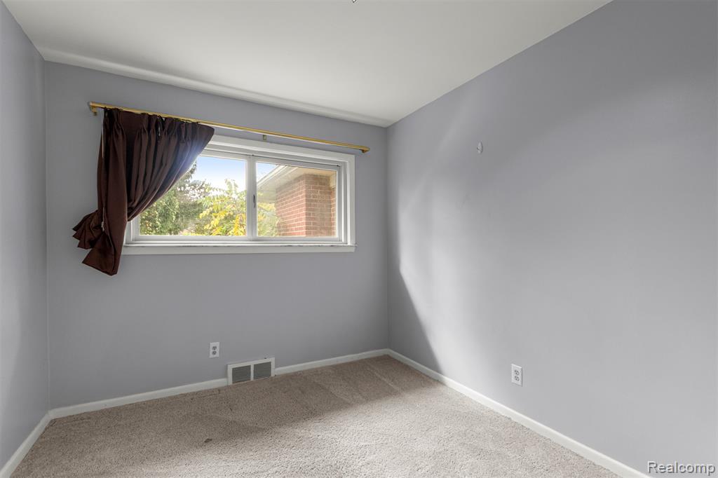 7241 Lucerne Street, Dearborn Heights, MI 48127 — Photo 16