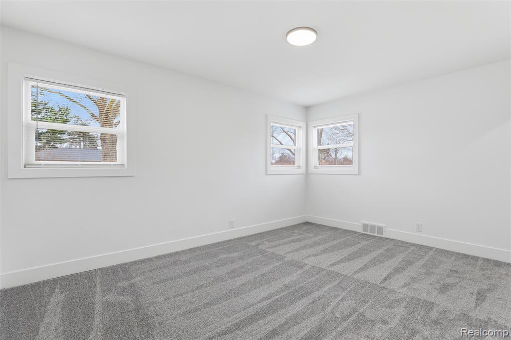 15230 Oakwood Drive, Oak Park, MI 48237 — Photo 23