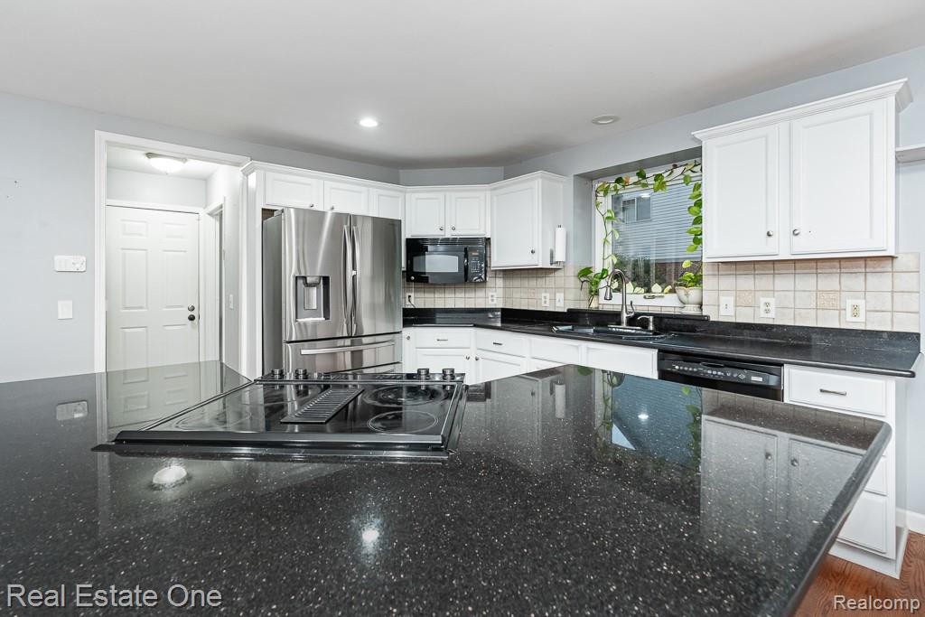 6778 Baytree Court, Shelby Twp, MI 48316 — Photo 24