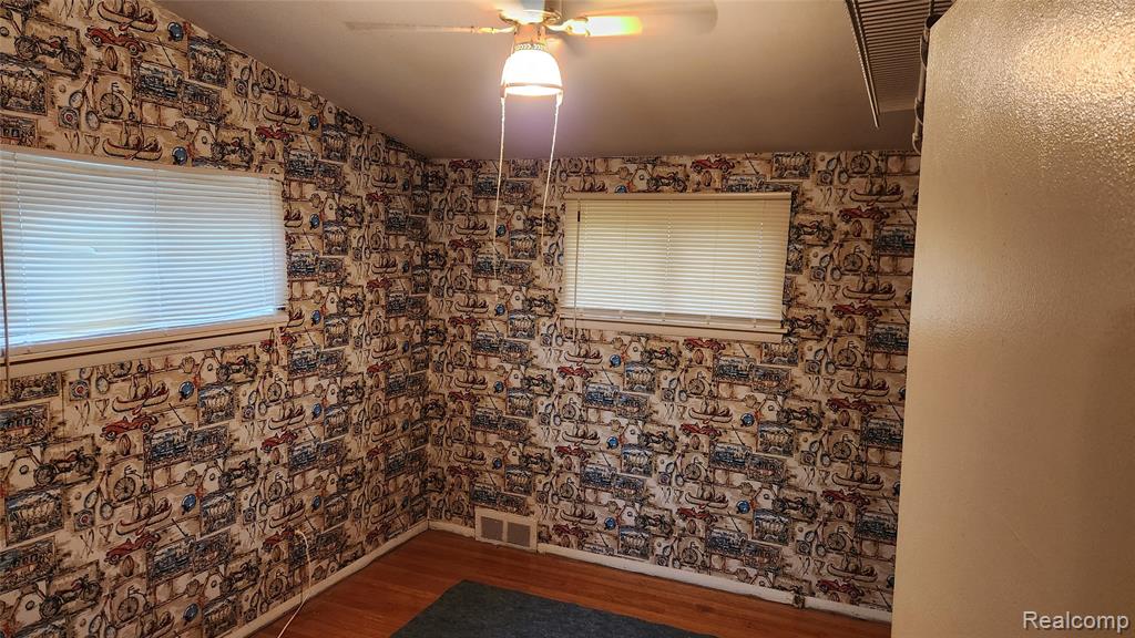 8679 Mercedes Street, Dearborn Heights, MI 48127 — Photo 9